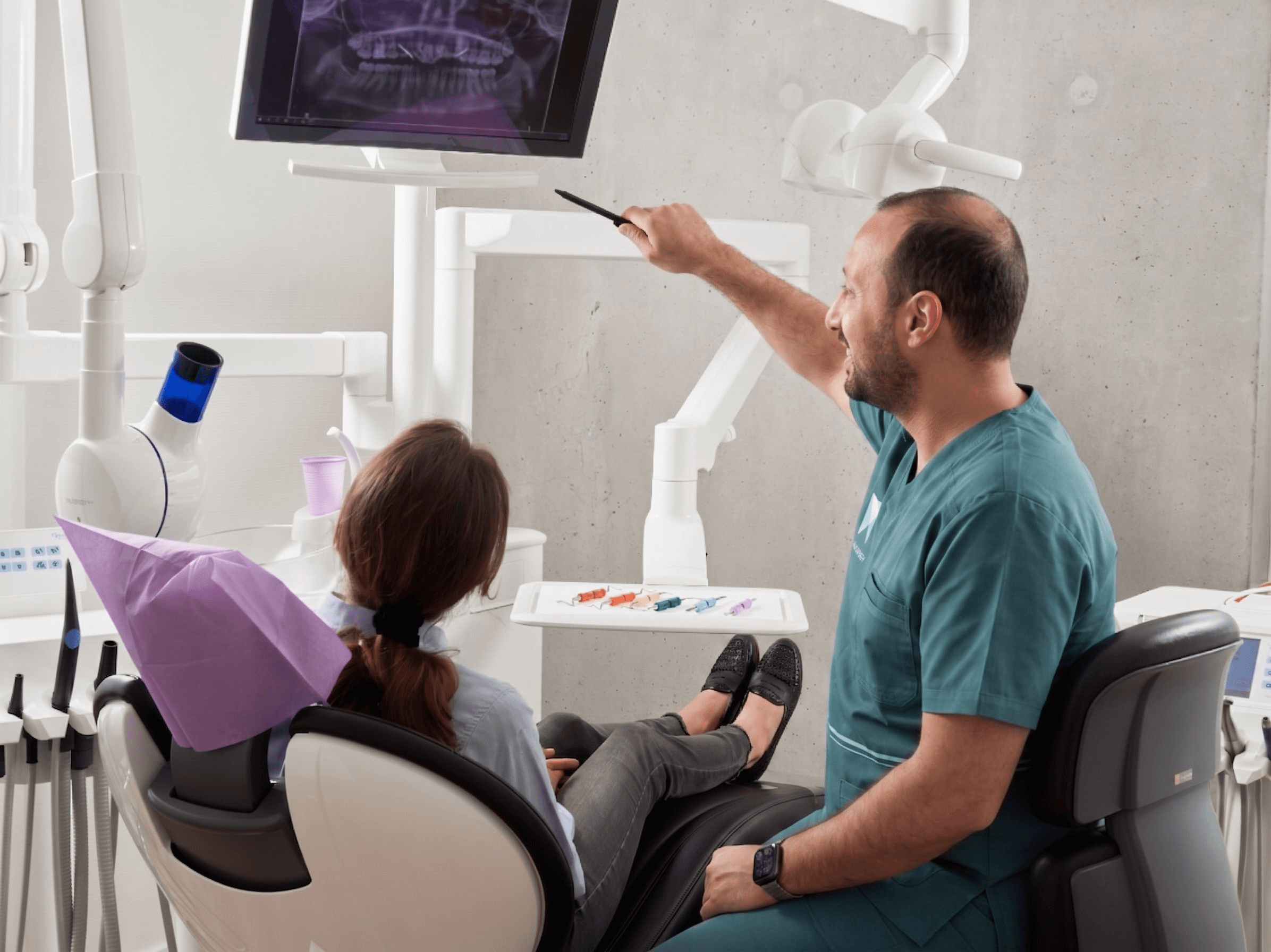 Dr Khaled Hamarneh explaining academic dental diagnosis to a patient in Amman